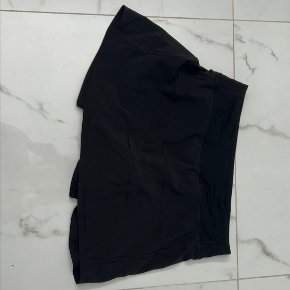 Women’s lululemon black tennis skirt size 8